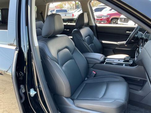 Used 2025 Nissan Pathfinder SL FWD image 21