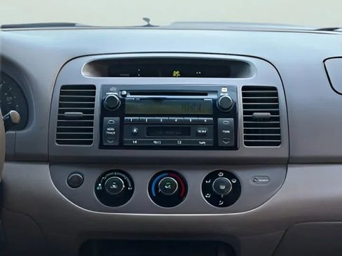 Used 2002 Toyota Camry XLE image 25