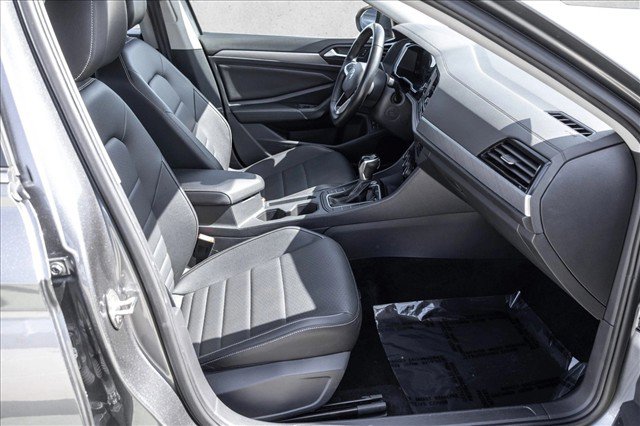Used 2024 Volkswagen Jetta SE FWD image 24