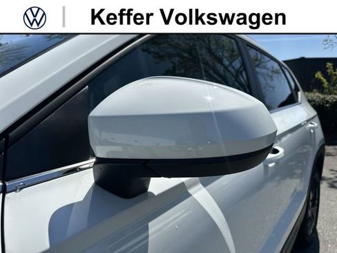 New 2026 Volkswagen Taos SE FWD image 10