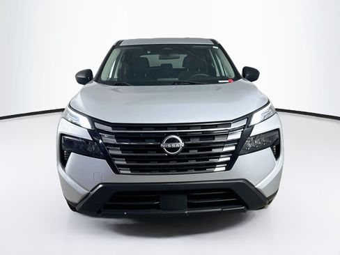 Used 2024 Nissan Rogue S FWD image 3
