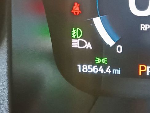 Used 2025 Ford Explorer ST-Line w/ ST-Line Street Pack image 2