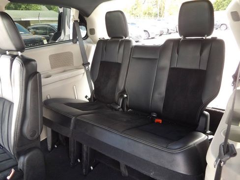Used 2017 Dodge Grand Caravan SXT FWD image 15