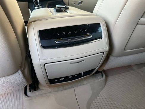 Used 2024 Cadillac Escalade Premium Luxury image 22