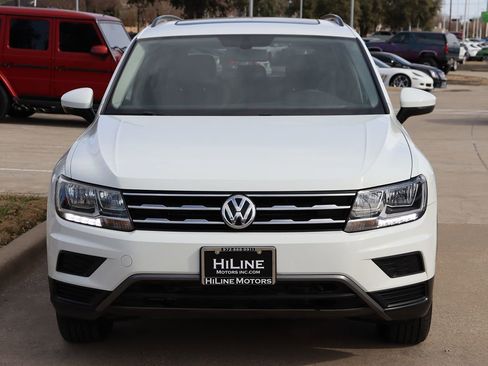 Used 2020 Volkswagen Tiguan SE w/ Panoramic Sunroof Package image 4
