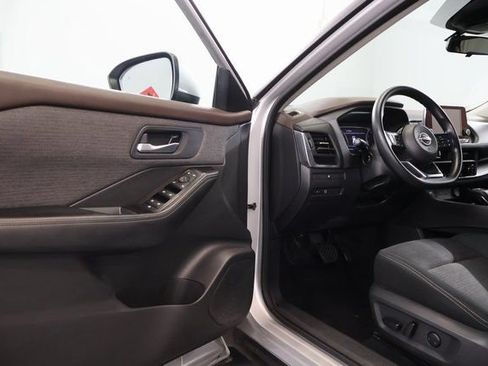 Used 2023 Nissan Rogue SV AWD/4WD image 9