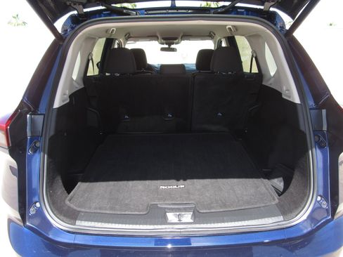 Used 2025 Nissan Rogue SV image 9