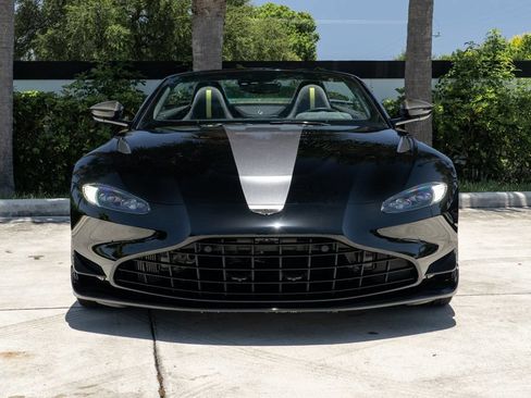 Used 2022 Aston Martin V8 Vantage Roadster RWD image 13