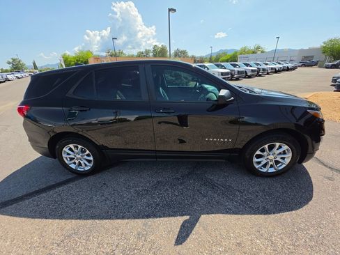 Used 2020 Chevrolet Equinox LS w/ LS Convenience Package FWD image 6