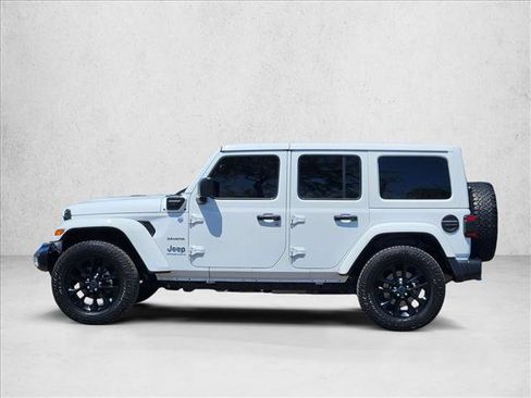 Used 2024 Jeep Wrangler Unlimited Sahara AWD/4WD image 9