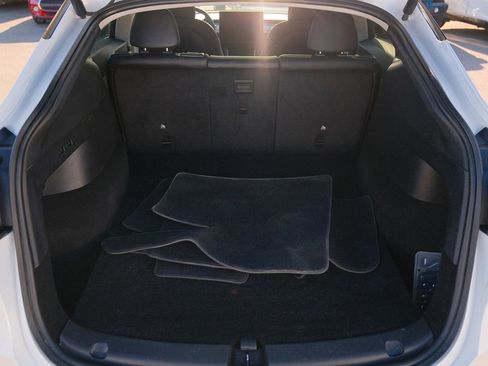 Used 2021 Tesla Model Y Long Range AWD/4WD image 31