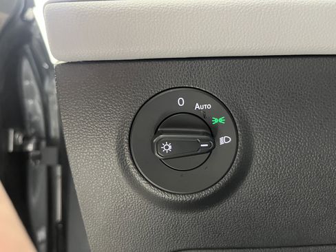 Used 2023 Volkswagen Taos SEL image 21