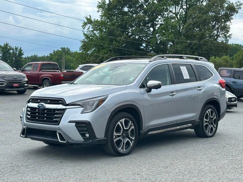 Used 2023 Subaru Ascent Touring AWD/4WD image 2