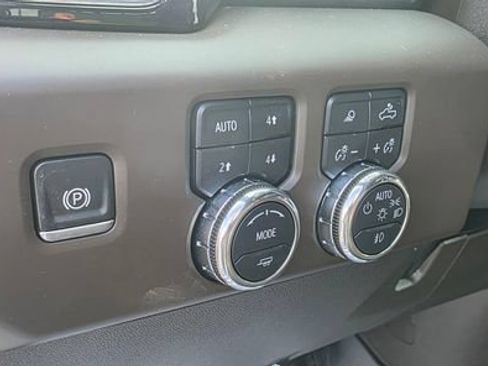 Used 2025 GMC Sierra 3500 Denali AWD/4WD image 17