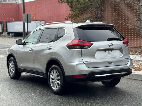 Used 2019 Nissan Rogue SV image 4