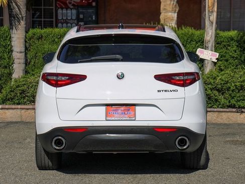 Used 2021 Alfa Romeo Stelvio Sprint w/ Nero Edizione image 8