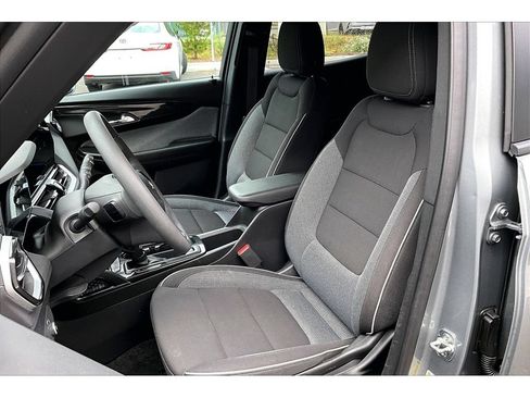 Used 2025 Chevrolet TrailBlazer LT FWD image 24