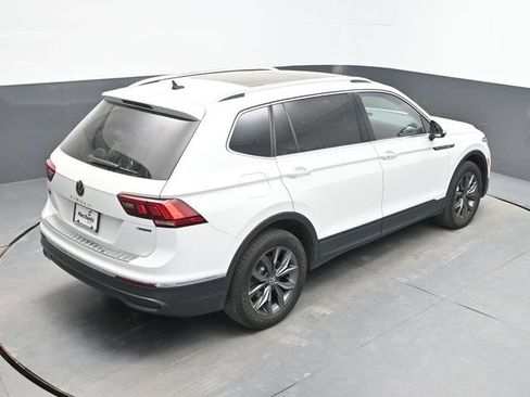 Used 2022 Volkswagen Tiguan SE AWD/4WD image 17