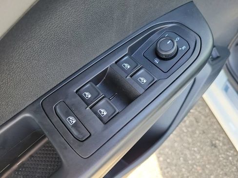 Certified 2023 Volkswagen Taos SE w/ Black Wheel Package FWD image 14