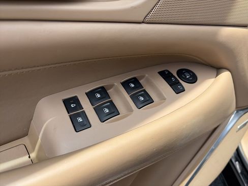Used 2019 Cadillac Escalade Platinum AWD/4WD image 23