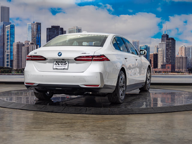 Used 2027 BMW i5 xDrive40 w/ Premium Package AWD/4WD image 8