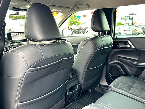 Used 2023 Mitsubishi Outlander SE FWD image 17