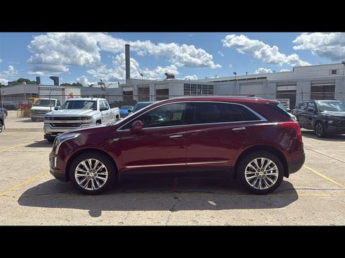 Used 2017 Cadillac XT5 Platinum image 3