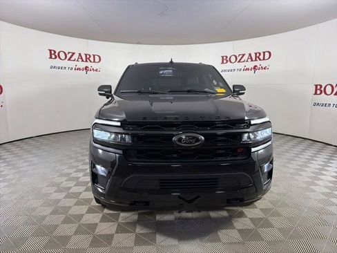 Used 2024 Ford Expedition Limited AWD/4WD image 2