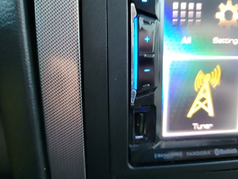 Used 2005 Chrysler 300 Touring image 31