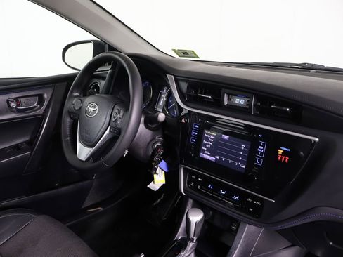 Used 2019 Toyota Corolla SE FWD image 18