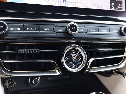 New 2025 Bentley Flying Spur Plug-In Hybrid image 27