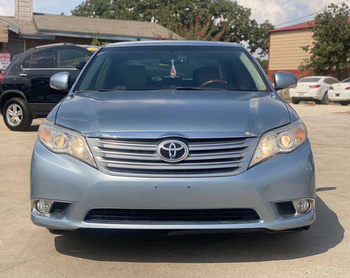 Used 2011 Toyota Avalon FWD image 2