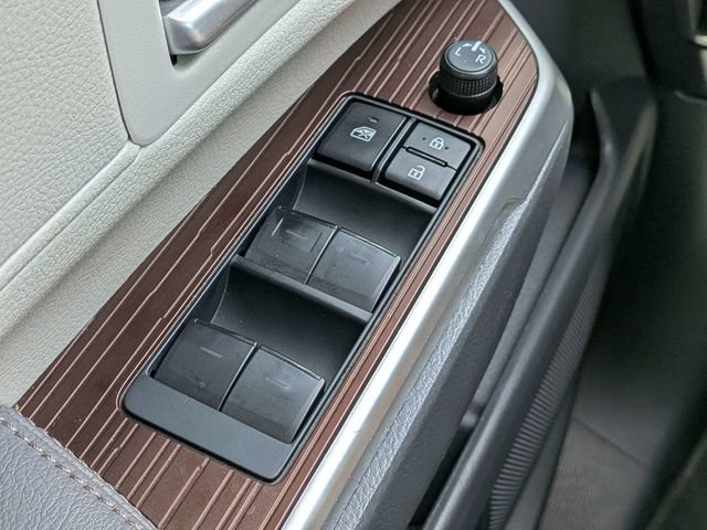 Used 2024 Toyota Sienna XLE FWD image 29