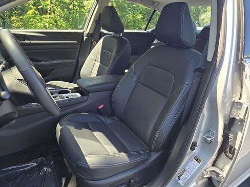 Used 2025 Nissan Altima 2.5 SL FWD image 12