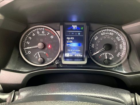 Used 2021 Toyota Tacoma TRD Off-Road w/ Technology Package AWD/4WD image 22