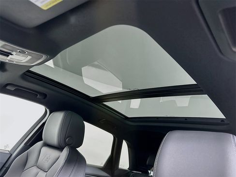 New 2025 Audi Q3 2.0T Premium image 11