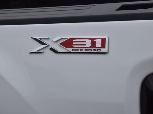 Used 2022 GMC Sierra 2500 SLT w/ SLT Premium Package image 10