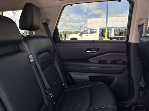 Used 2023 Nissan Pathfinder Platinum w/ Cargo Package AWD/4WD image 15