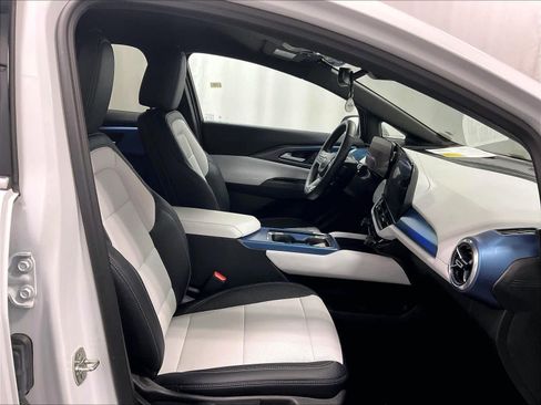 Used 2025 Chevrolet Equinox EV LT image 11