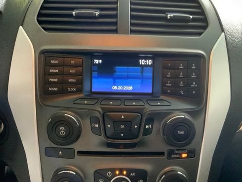 Used 2015 Ford Explorer XLT AWD/4WD image 19