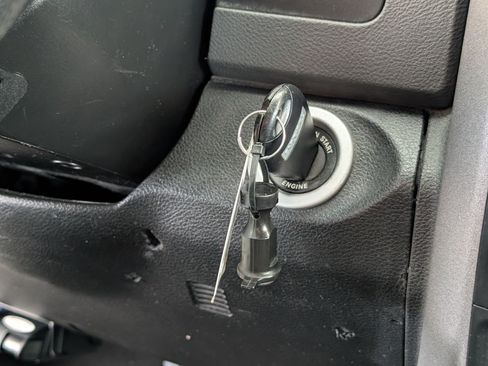 Used 2017 RAM 1500 Express RWD image 21