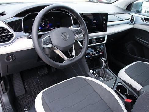 New 2026 Volkswagen Taos SE image 10