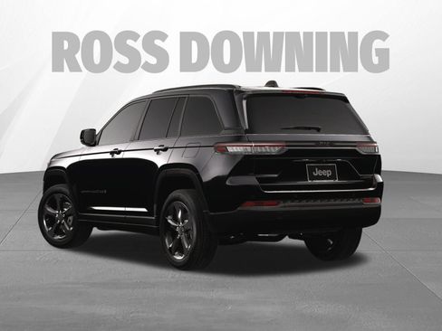 Used 2025 Jeep Grand Cherokee Limited w/ Luxury Tech Group II image 4