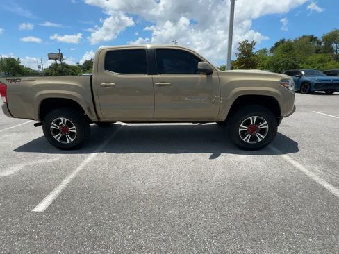 Used 2017 Toyota Tacoma TRD Sport w/ Premium & Technology Package RWD image 9