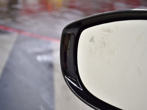 Used 2024 Chrysler Pacifica Touring-L FWD image 17