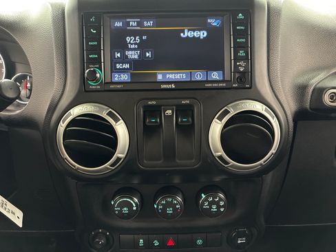 Used 2014 Jeep Wrangler Rubicon w/ Power Convenience Group AWD/4WD image 21