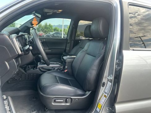 Used 2023 Toyota Tacoma TRD Sport w/ TRD Premium Sport Package AWD/4WD image 19
