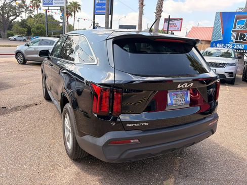 Used 2023 Kia Sorento LX FWD image 13