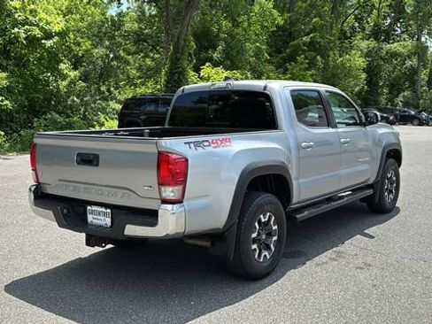 Used 2017 Toyota Tacoma TRD Off-Road w/ Tow Package (A/T) AWD/4WD image 6