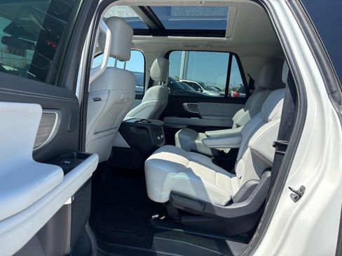 Used 2025 Ford Expedition Max Platinum w/ Driver's Package AWD/4WD image 14
